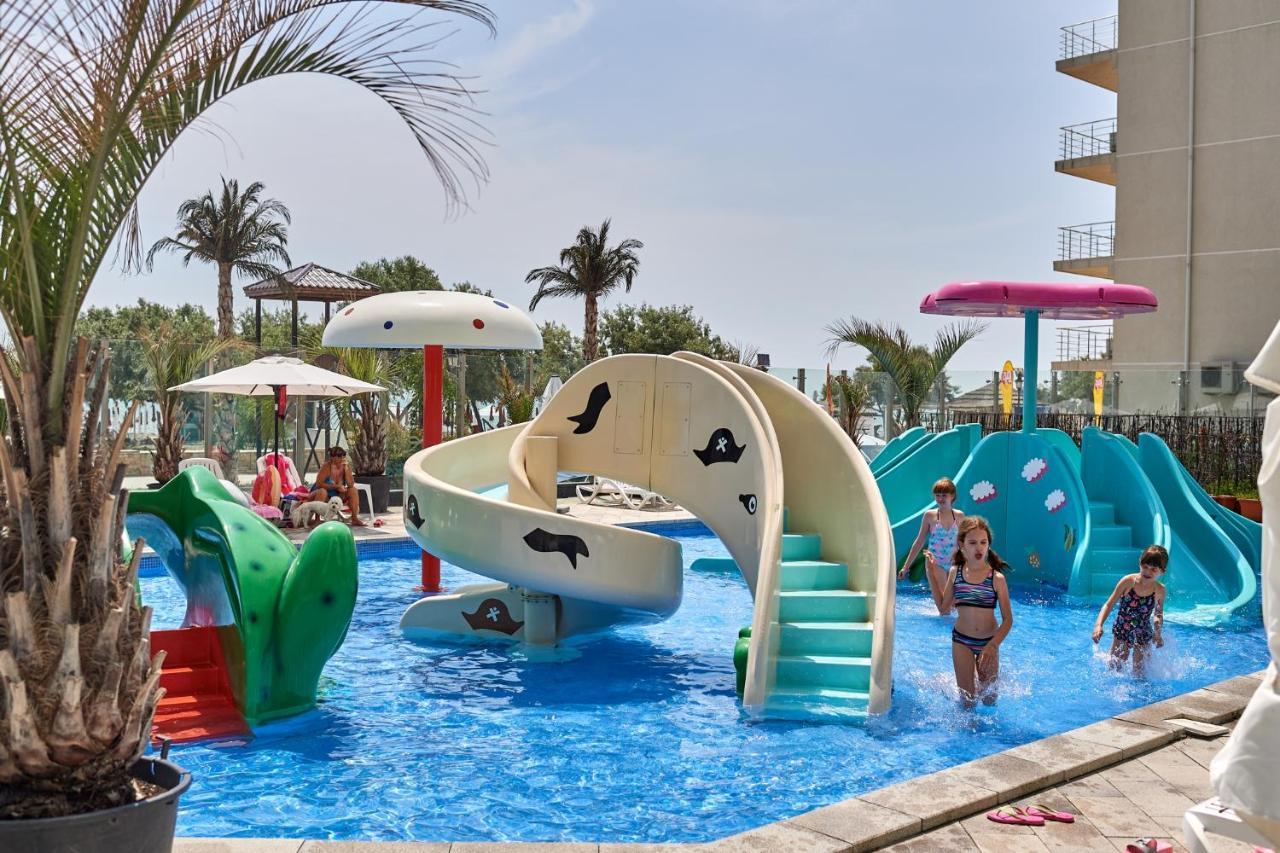 Crazy Sea View 1Br Apartment Spa Pools Resort Mamaia Exteriör bild