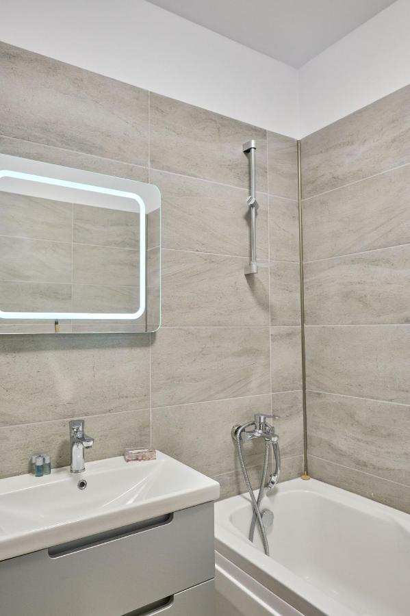 Crazy Sea View 1Br Apartment Spa Pools Resort Mamaia Exteriör bild